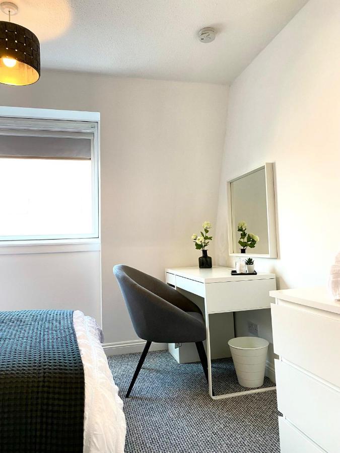 Corstorphine Townhouse: Spacious Stay Near Murrayfield with Garden Edinburgh Exterior photo