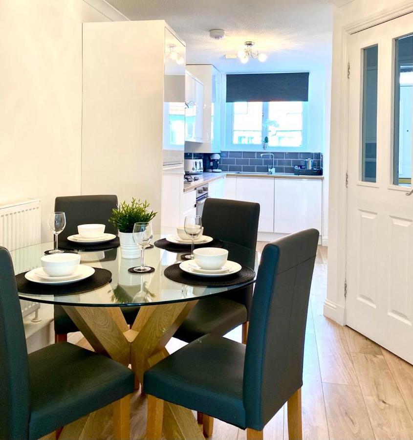 Corstorphine Townhouse: Spacious Stay Near Murrayfield with Garden Edinburgh Exterior photo
