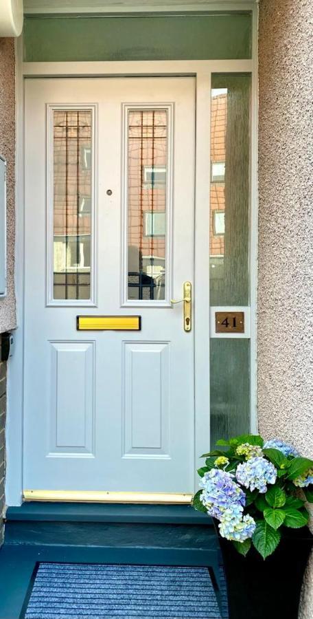 Corstorphine Townhouse: Spacious Stay Near Murrayfield with Garden Edinburgh Exterior photo