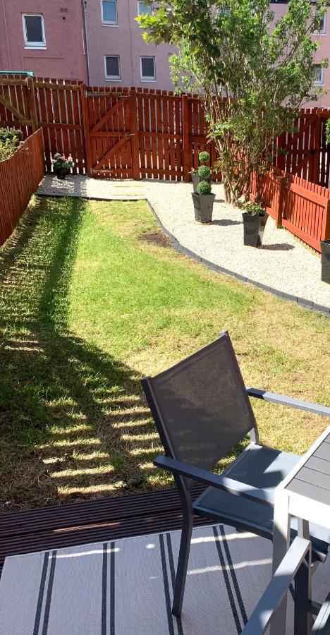 Corstorphine Townhouse: Spacious Stay Near Murrayfield with Garden Edinburgh Exterior photo