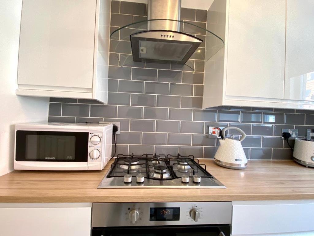 Corstorphine Townhouse: Spacious Stay Near Murrayfield with Garden Edinburgh Exterior photo