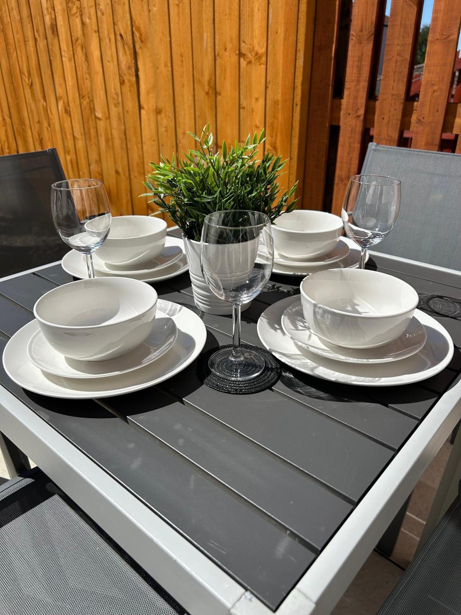 Corstorphine Townhouse: Spacious Stay Near Murrayfield with Garden Edinburgh Exterior photo
