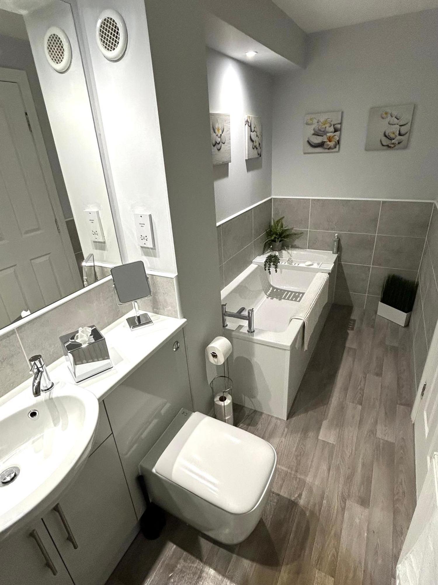 Corstorphine Townhouse: Spacious Stay Near Murrayfield with Garden Edinburgh Exterior photo